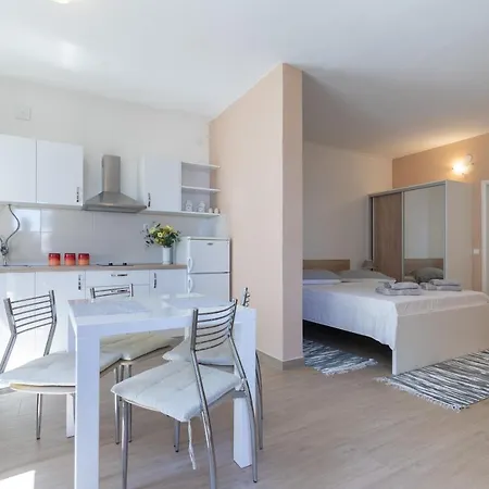 Apartment By The Sea Puntinak, Brac - 718 Selca (Brac)
